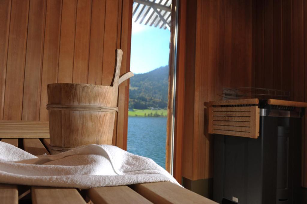 Seehotel Enzian Weissensee Εξωτερικό φωτογραφία